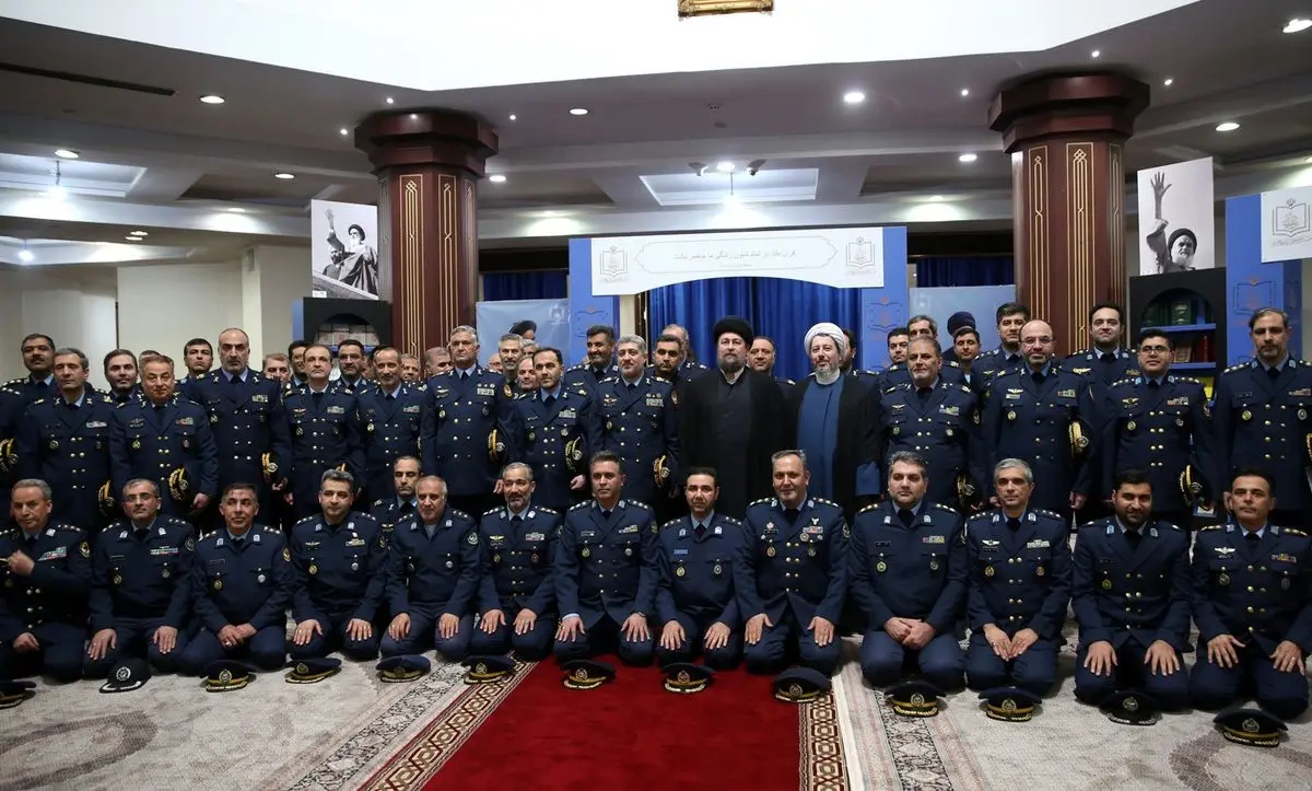 دیدار فرمانده و جمعی از فرماندهان و کارکنان نیروی هوایی ارتش با سید حسن خمینی/ تصاویر