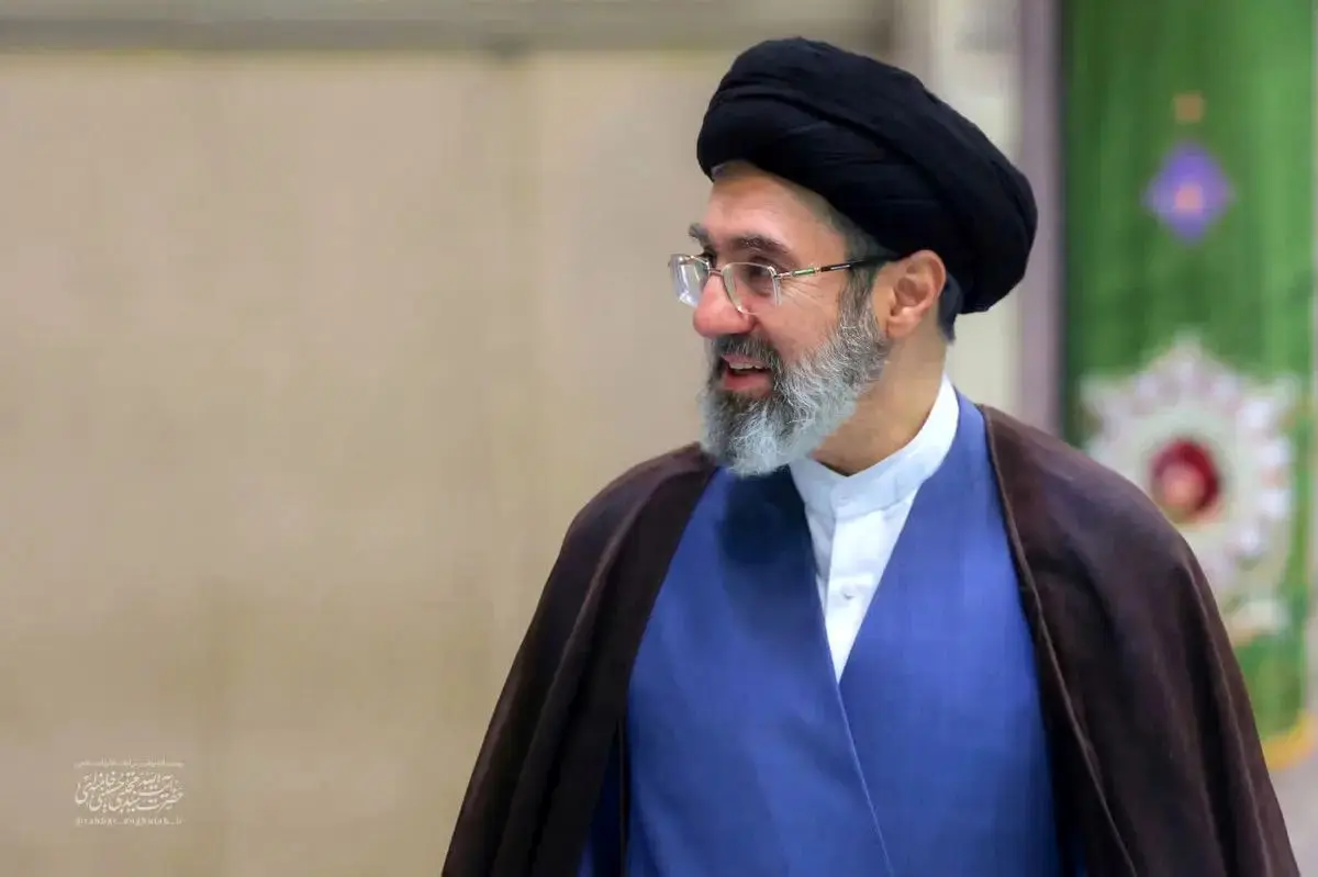شاگرد سابقا «کراوتی‌» آیت الله سیدمجتبی خامنه‌ای: نگاه ایشان در مسائل اجتماعی و فرهنگی، مداراجویانه است/ پاسخ رهبر سوم به پیام خاتمی، نشانه است/ نباید آنچه آیت الله محمدباقر خرازی می‌گوید را چندان جدی تلقی کرد