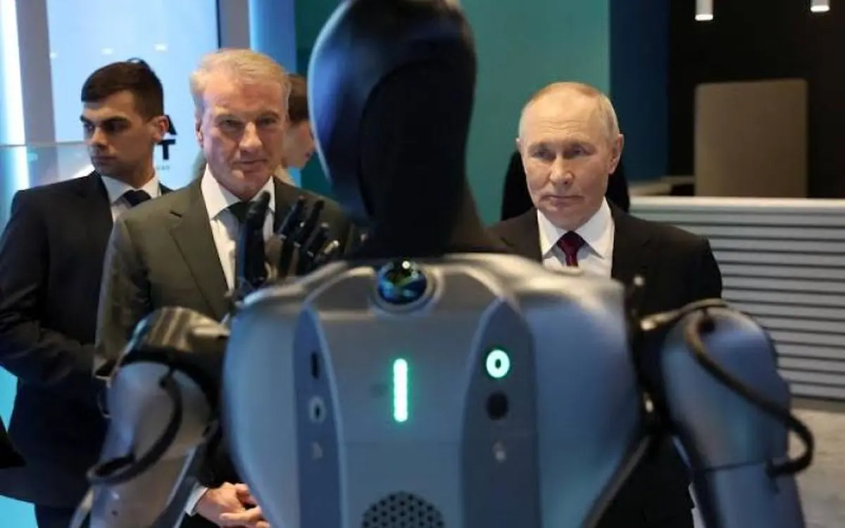 رقص ربات انسان‌نما در مقابل پوتین/ ویدئو