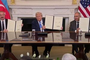 سران ارمنستان و جمهوری آذربایجان در کاخ سفید توافق صلح امضا کردند/ رئیس جمهور آمریکا: کریدور زنگزور به «مسیر ترامپ برای صلح و شکوفایی بین‌المللی» تغییر نام داده است/ آنها به مدت ۳۵ سال با هم جنگ کرده‌اند اما هم‌اکنون با هم دوست هستند/ ویدئو