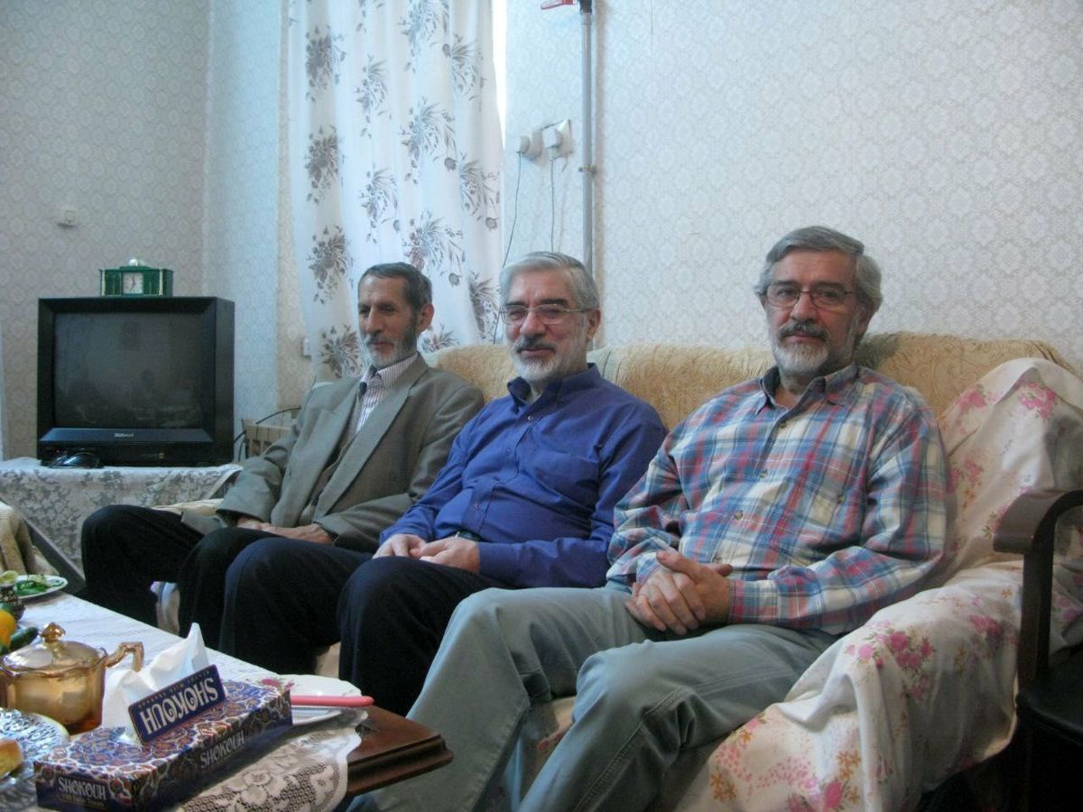پیام‌ تسلیت ۹۰ نفر از سفرا و دیپلمات‌های ایران به میرحسین و میرمحمود موسوی 

