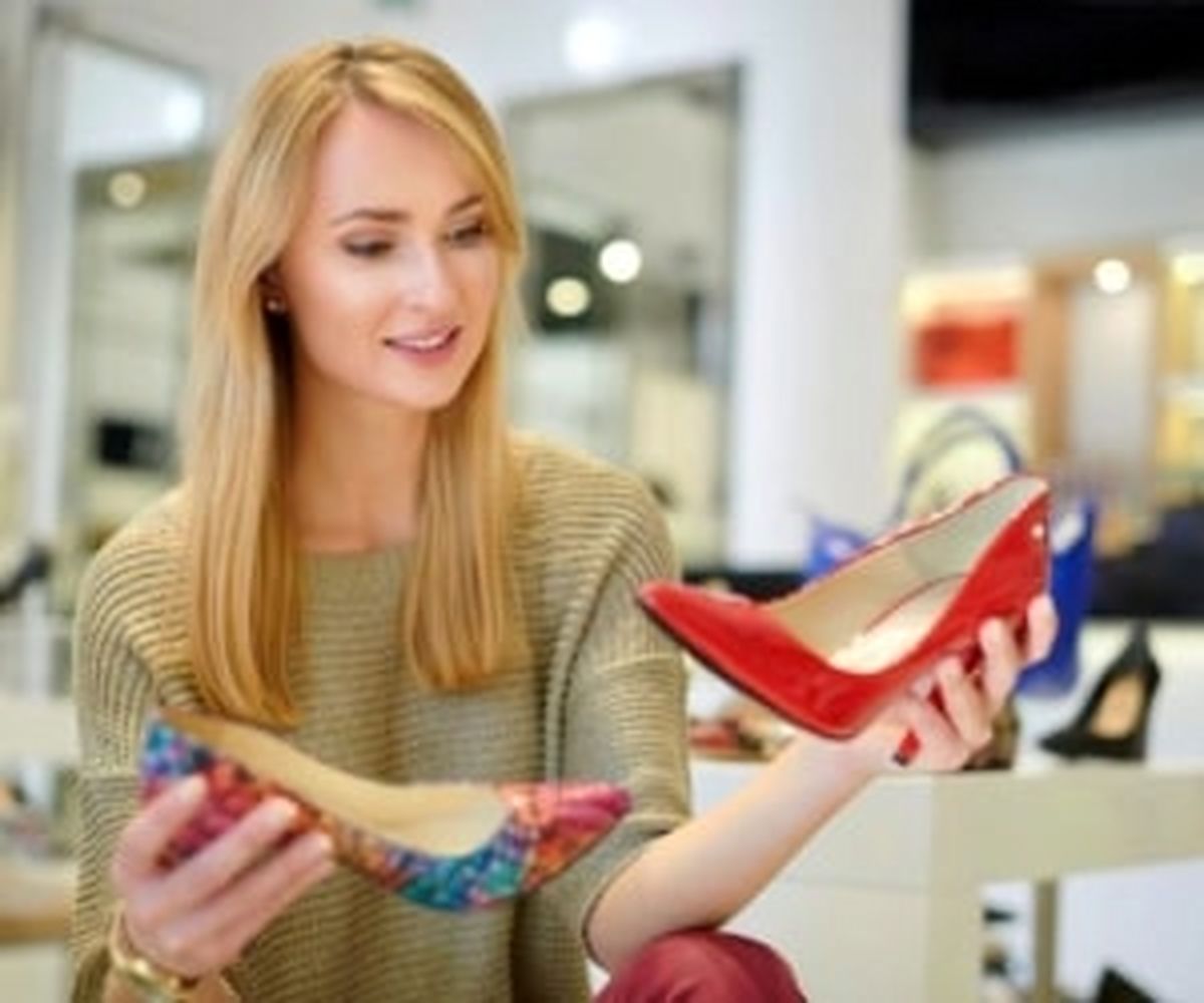 اشتباهات آسیب زننده هنگام خرید و پوشیدن کفش