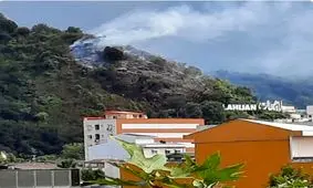 آتش سوزی شیطان کوه لاهیجان/ 2 آتش نشان مجروح شدند