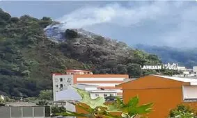 آتش سوزی شیطان کوه لاهیجان/ 2 آتش نشان مجروح شدند