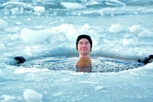 شنا در آب‌های سرد می‌تواند برای کاهش وزن و پیشگیری از دیابت مفید باشد

