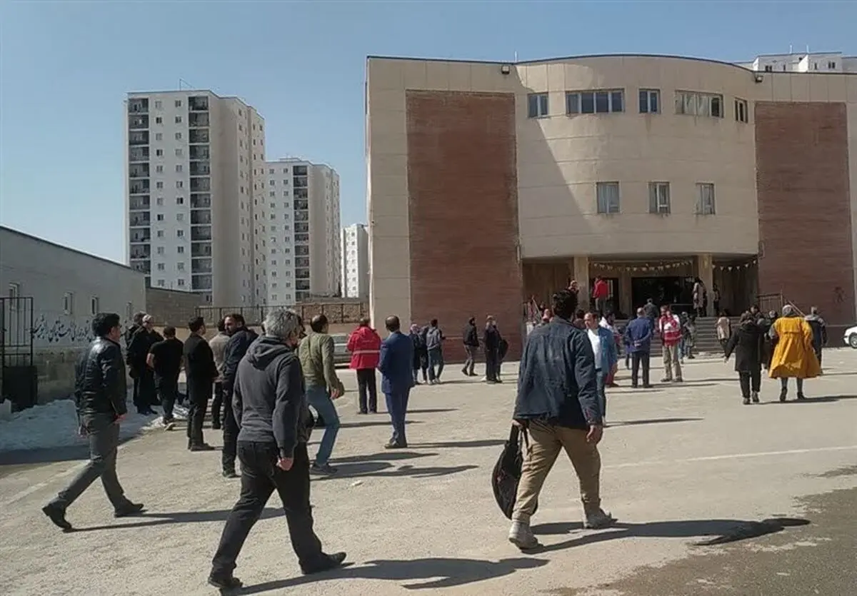 مسمومیت دانش‌آموزان به پردیس رسید/ انتقال ۳۵ دانش‌آموز دبیرستان دخترانه خیام به بیمارستان‌