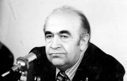 هویدا: در ورودی باشگاه انگلیس ها در اهواز نوشته بودند: ورود برای ایرانی و سگ قدغن/ وبدئو