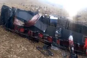 واژگونی اتوبوس مسافربری تهران–یاسوج در محور سمیرم با ۳ کشته و ۱۵ مصدوم/ ویدئو