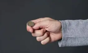 شیر یا خط بر پایه شانس است، پس چرا وقتی می‌بازیم دنبال مقصر می‌گردیم؟