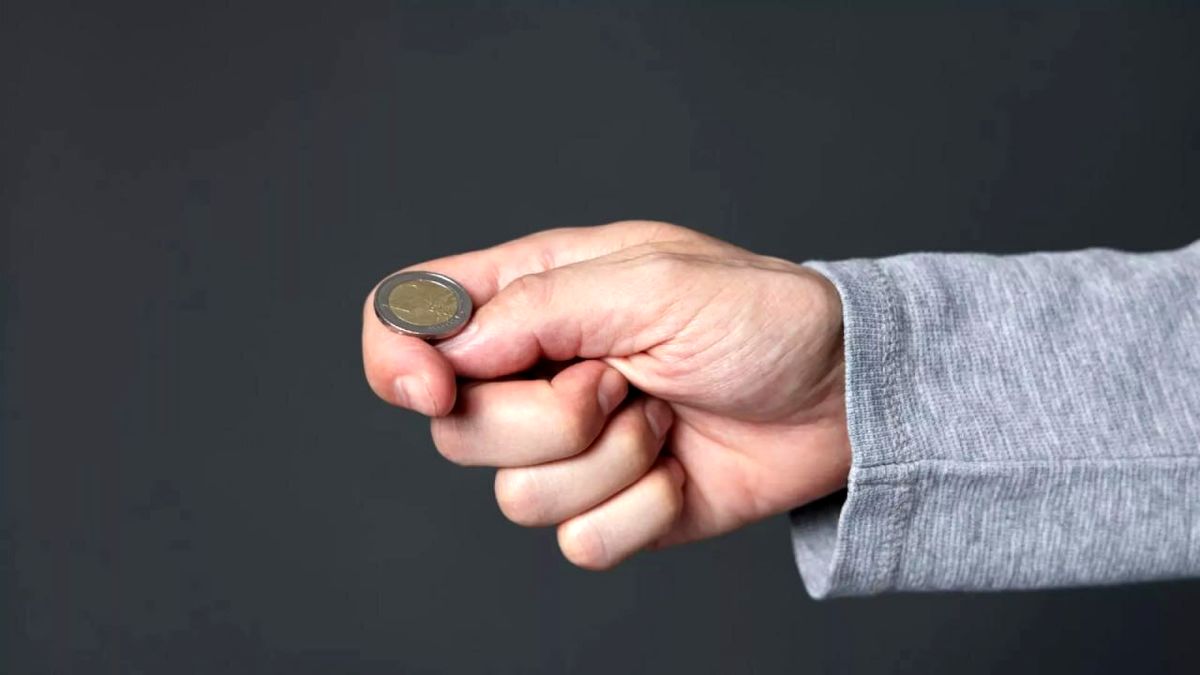 شیر یا خط بر پایه شانس است، پس چرا وقتی میبازیم دنبال مقصر میگردیم؟