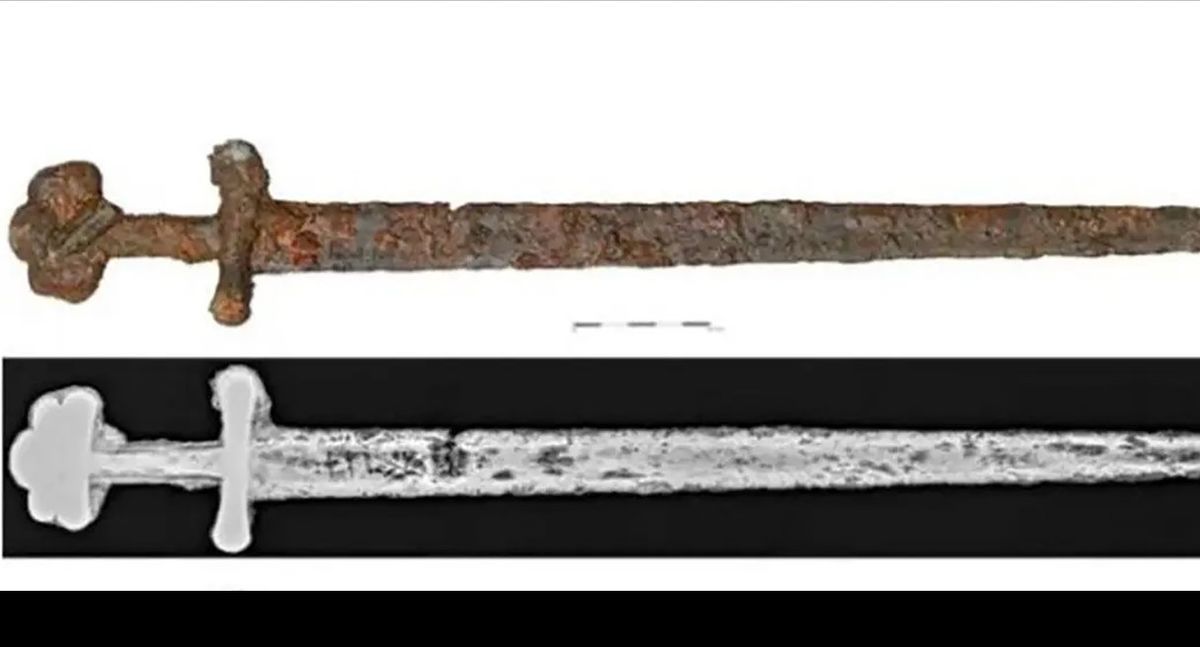 کشف شمشیر قرون وسطایی در وسط رودخانه