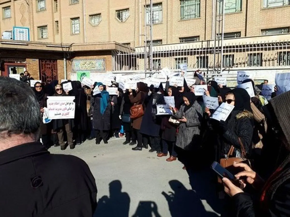 تجمعات معلمان و نوجوانان شیرازی را سیاسی نکنید

