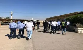 تجمع کارگران پایانه ها و مخازن پتروشیمی ماهشهر در اعتراض به اداره کار