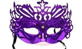 قابی سنگین از دورهمی زنان مشهورِ قبل از انقلاب