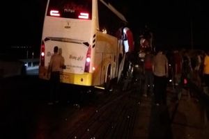 تصادف اتوبوس با تریلر در آزاد راه خرم‌آباد _ بروجرد/ یک نفر فوت و ۱۹ نفر مصدوم شدند