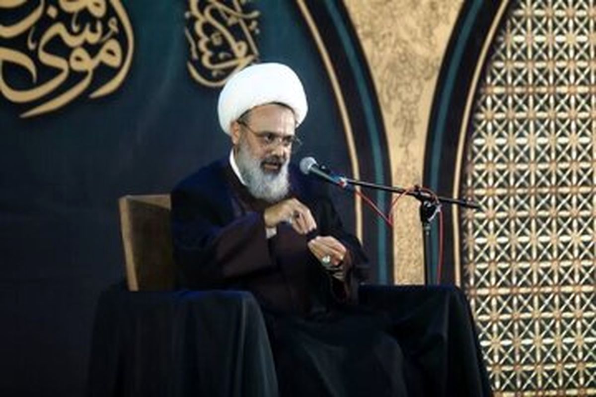 آبروی روحانیت را برخی روحانیون از بین میبرند تا یک فرد مست!