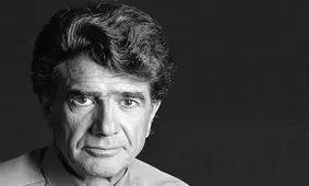 تصویری قدیمی از استاد شجریان، روی سکوی دوم یک مسابقه ورزشی