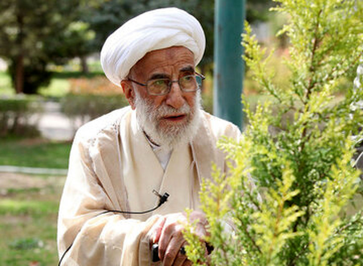 عکس قدیمی از جوانی احمد جنتی همراه با روحانی معروف