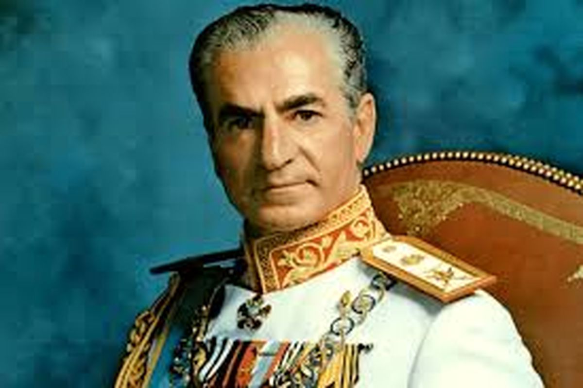 سفر در زمان؛ گشت و گذار «محمدرضا پهلوی و همسر سوم اش» در کنار اهرام ثلاثه مصر؛ دهه 50