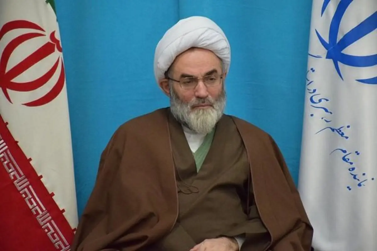  امام جمعه رشت: کشف حجاب کننده مخالف قرآن است؛ مرگ بر مخالف قرآن/ بعضی فکر می کنند ما سیاهی لشکر می خواهیم/ اگر مردم بدانند که نظام تصمیم بگیرد با بی حجابان برخورد کند، همین خانم های تجمع نمی گذارند به خیابان بیایید/ فکر نکنید این مردم شما را تحمل می کنند