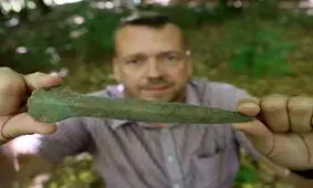 کشف «خنجر ۳۵۰۰ ساله» در یک پیاده‌روی خانوادگی
