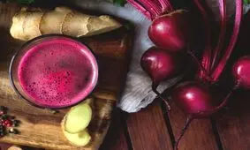 ۵ آبمیوه برای کُند کردن روند پیری