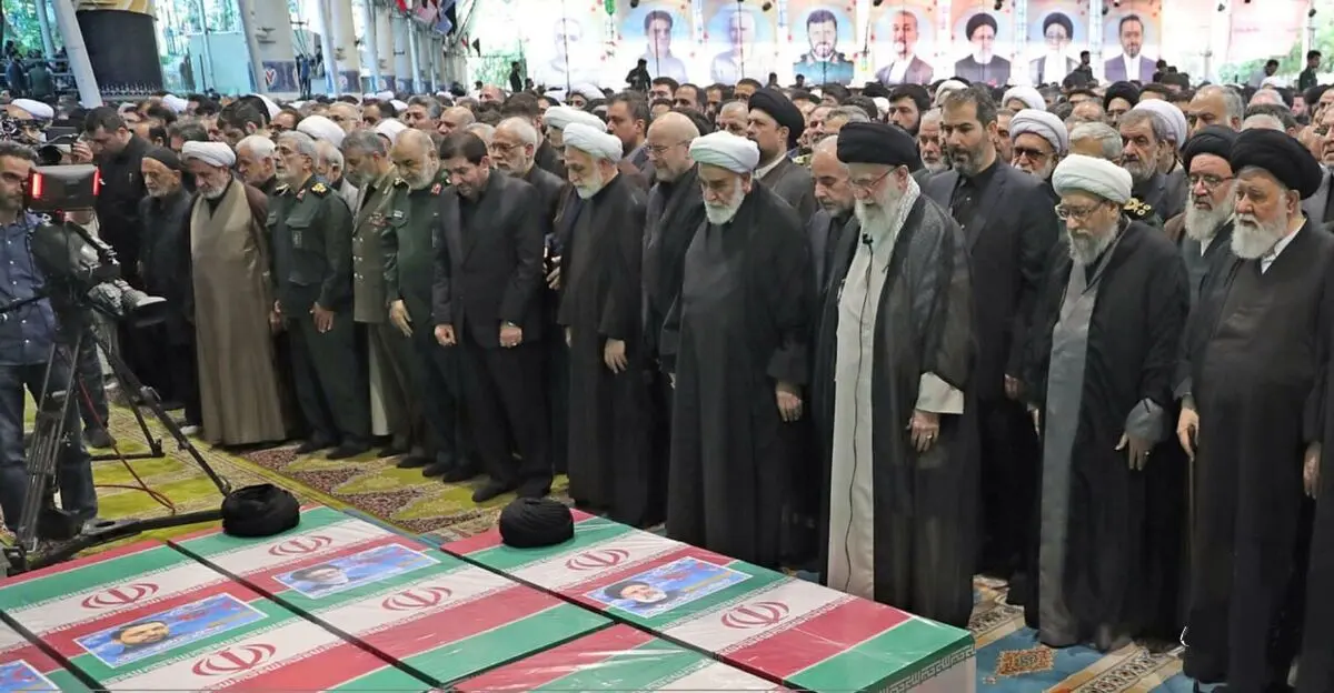 چه کسانی در صف اول نماز شهید رئیسی و همراهانش ایستاده بودند؟