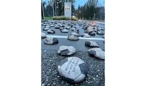 ۶۵۰۰ توپ پر شده از شن در مقابل مقرر فیفا/ وجدان جهانی، مایه شرم هستی

