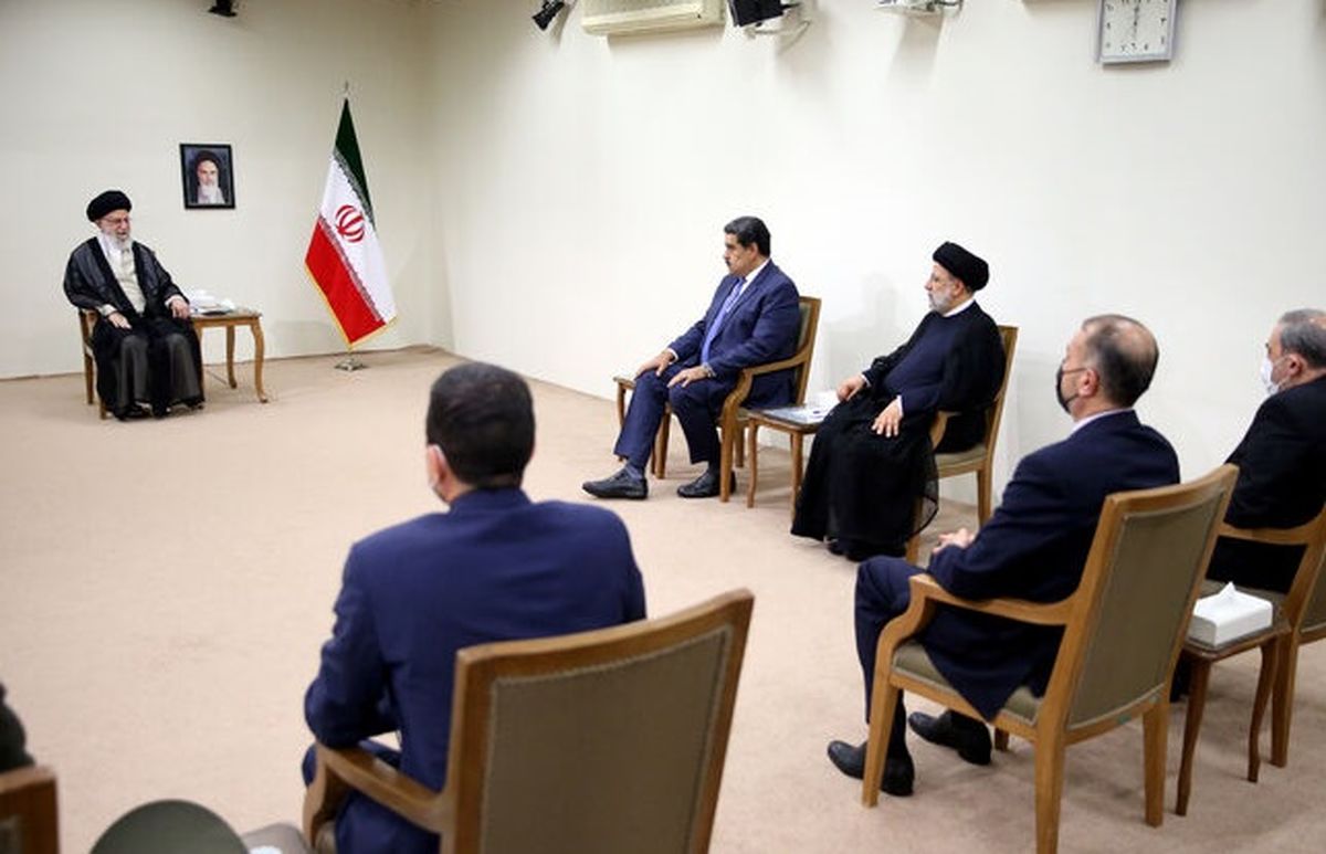 مقام معظم رهبری: تجربه ایران وونزوئلا نشان داد تنها راه پیروزی در برابر فشارهای آمریکا مقاومت است