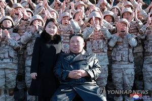 رهبر کره شمالی در کنار دخترش: می‌خواهیم قوی‌ترین نیروی اتمی جهان باشیم

