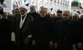 نماز ظهر عاشورا در تبریز با حضور رئیس جمهور پزشکیان/ ویدئو و تصاویر