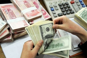 دولت، جوجه‌ های بازار دلار را آخر پاییز بشمارد