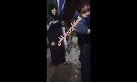  اجبار یک زن به بوسیدن پای مادرشوهرش در سوریه/ ویدئو