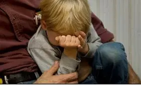 کودکان را در معرض اخبار و تصاویر ناراحت کننده قرار ندهید