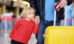 شرایط خروج از کشور پسران زیر 18 سال به چه صورت است؟