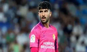 دروازه‌بان معروف ایرانی رسما مدل شد