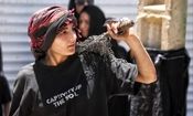 حضور دخترانی با پوشش های متفاوت در مراسم عاشورا/ تصاویر
