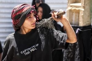 حضور دخترانی با پوشش های متفاوت در مراسم عاشورا/ تصاویر