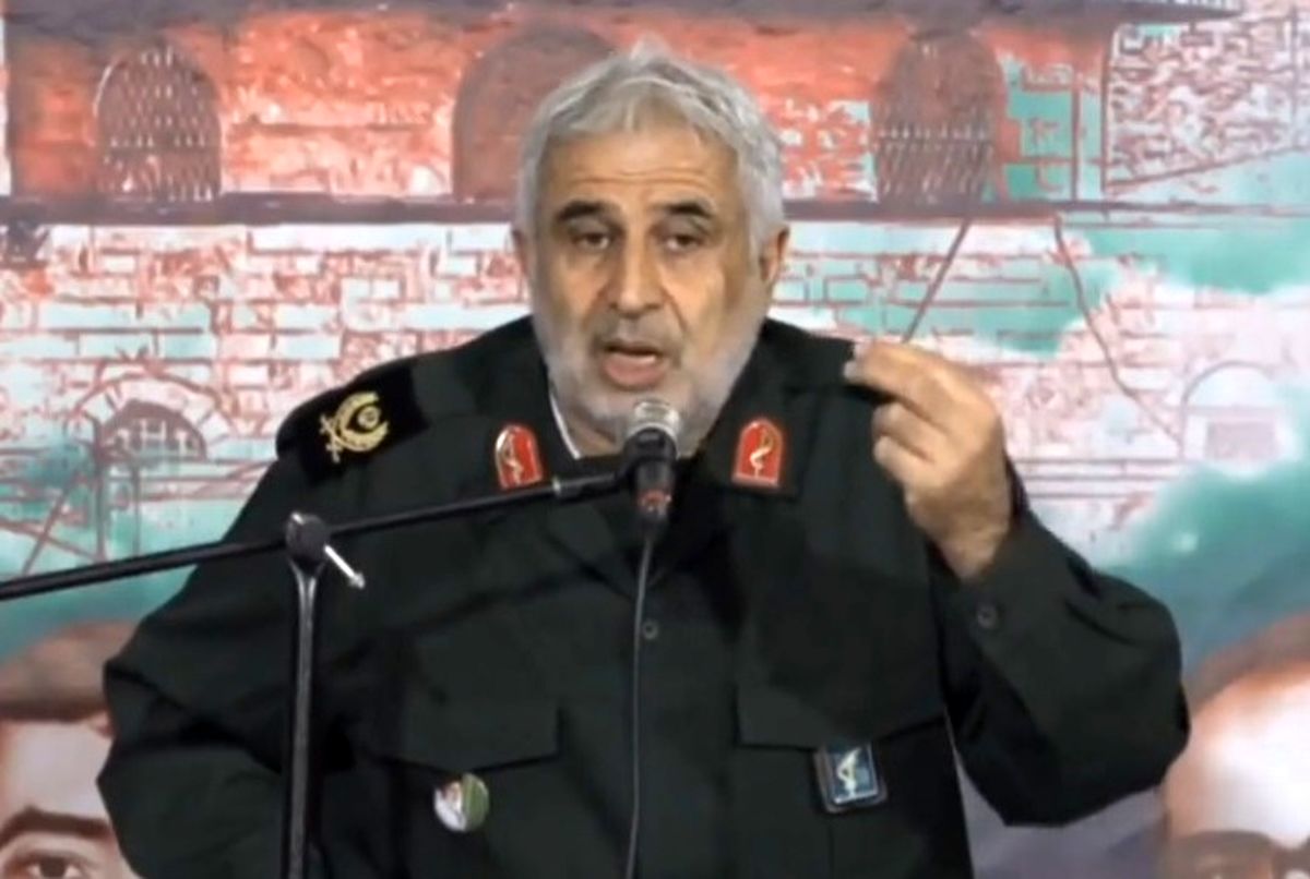 سردار حسن نیا: حکم کسی که حجاب را قبول ندارد اعدام است/ بیحجاب با گفتگو درست نمیشود/ اگر رهبری اذن دهند همین جمع پوست از سر اینها می کنند/ تو رئیس جمهور، وزیر، استاندار شدی و قرآن قسم خورده ای بی خود می کنی می گویی حجاب را قبول ندارم/ ویدئو