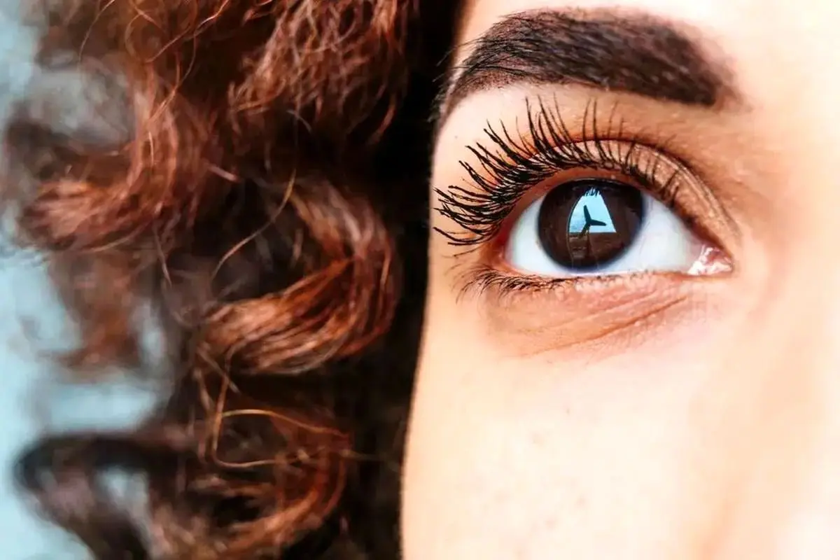 کمبود کدام ویتامین ها باعث ریزش ابرو می شوند؟