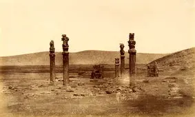 تخت‌جمشید هنگام بیرون آوردن شیردال از دل خاک؛ ۱۳۱۰ خورشیدی