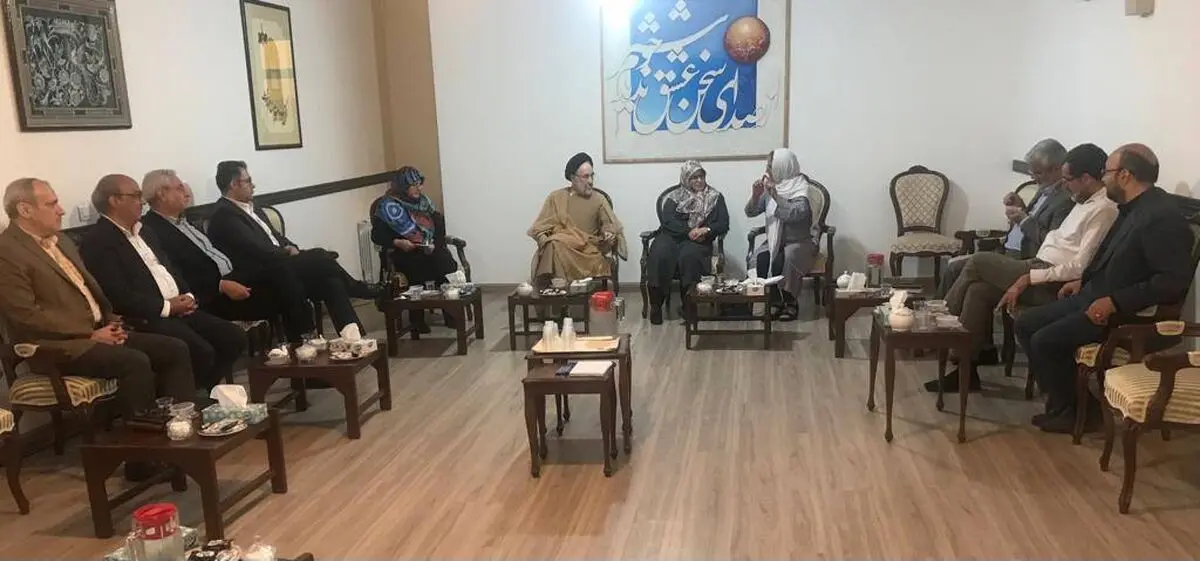 سیدمحمد خاتمی: راه ها بسته شده، اما می خواهند در انتخابات شرکت کنیم/ براندازی را نه ممکن می دانم و نه مطلوب/ ما هم با براندازی مخالفیم و هم با نحوه حکمرانی که وجود دارد/ خواسته اصلى مردم زندگی کردن است


