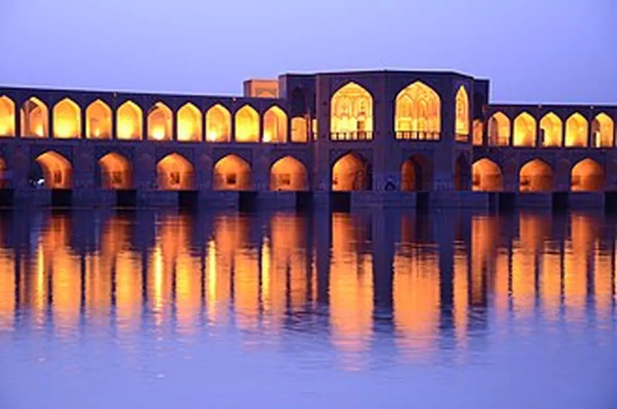 پشت درِ مخفی پل خواجو چه می‌گذرد؟