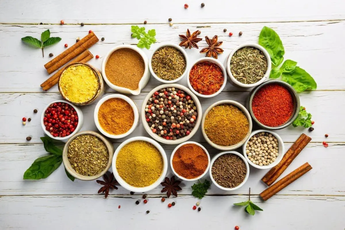 ۱۵ گیاه و ادویه موثر برای کاهش وزن