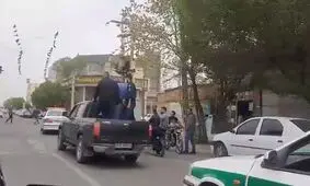 چرخاندن اراذل و اوباش در بوئین‌ زهرا/ ویدئو