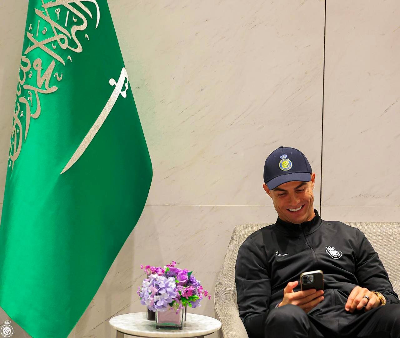 عکس | لبخند رضایت کریستیانو رونالدو در کنار پرچم عربستان سعودی