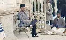 سفر زمان؛ عکس یادگاری زنان ناصرالدین شاه در کنار یک خواجه/ عکس