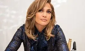 لباس ها و استایل های خیره کننده جنیفر لوپز در نیویورک غوغا به پا کرد