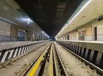 کشتی گرفتن دو نوجوان نزدیک محل عبور مترو/ ویدئو