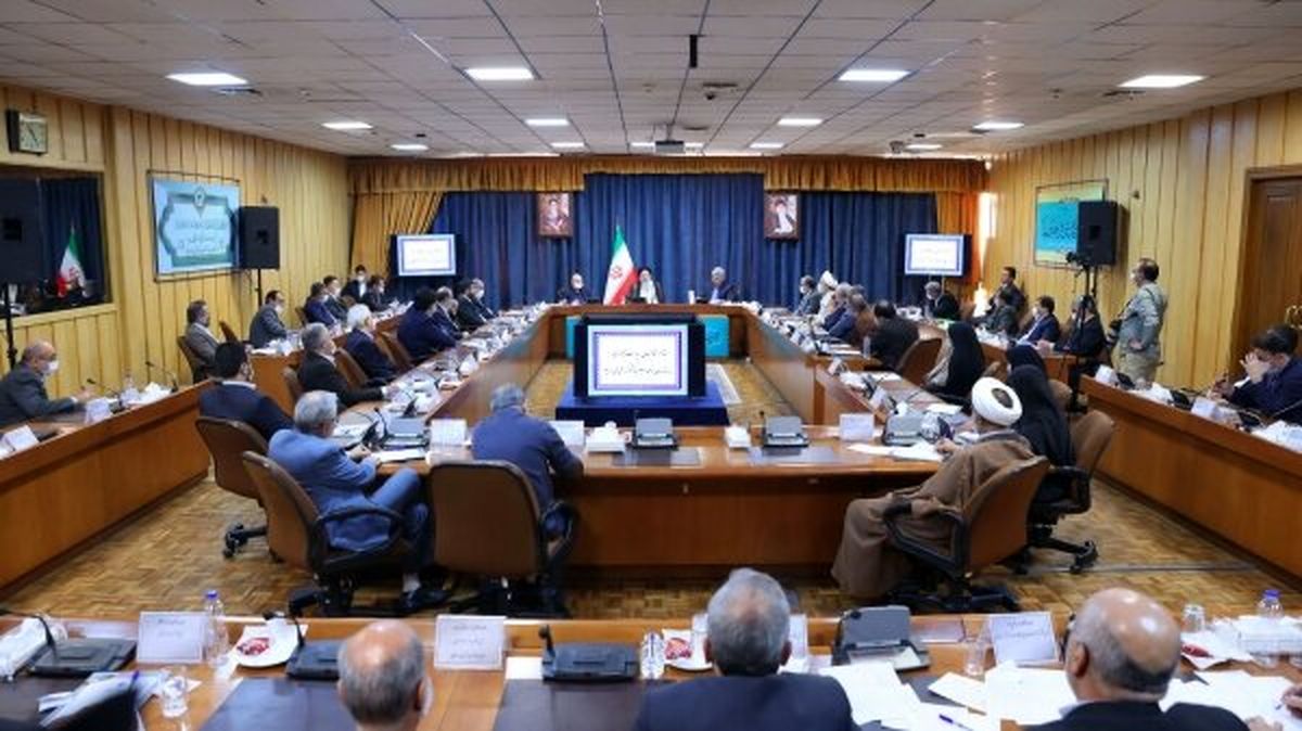 رئیسی: شجاعانه و بدون تعارف بر عملکرد و صرف بودجه دستگاه ها نظارت کنید
